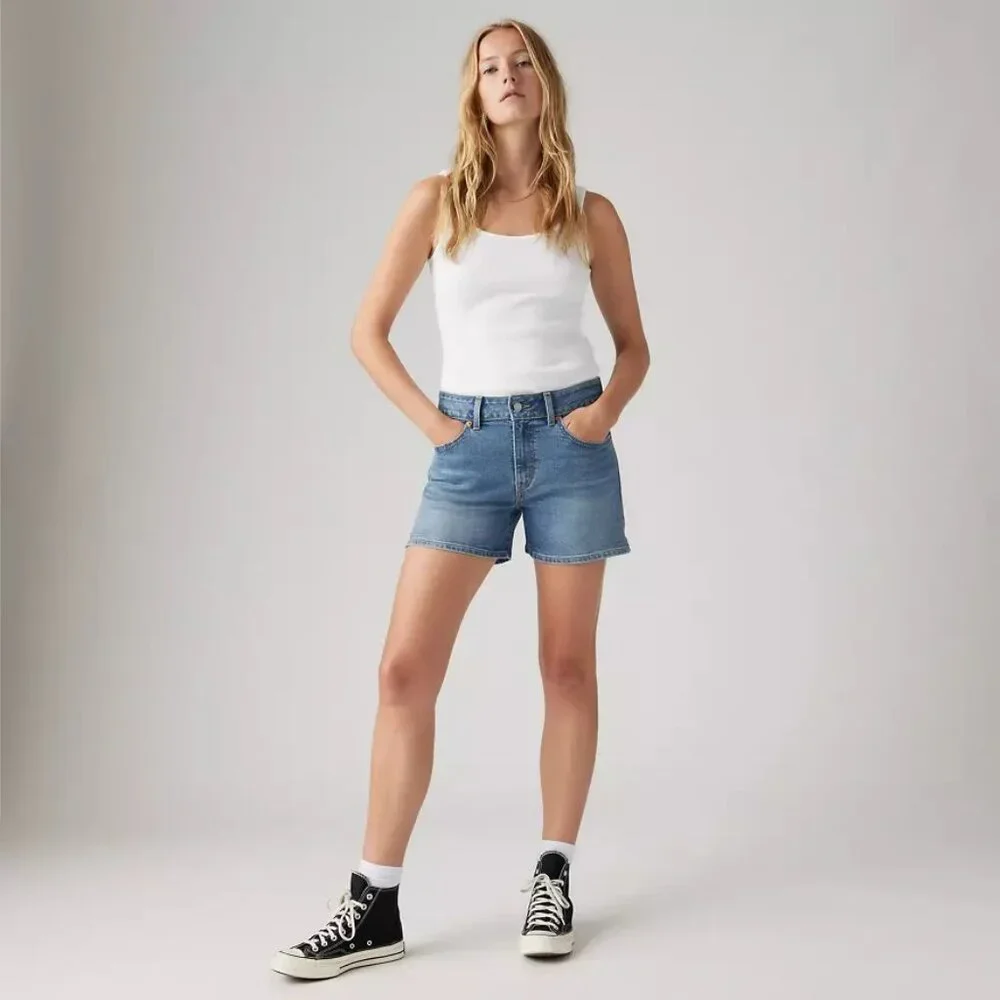 NEW!  Levis  A-line Women's Shorts in Light Wash - Size 25 - Picture 4 of 4